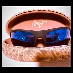 Maui Jim Peahi Polarized Sunglasses Black Frame